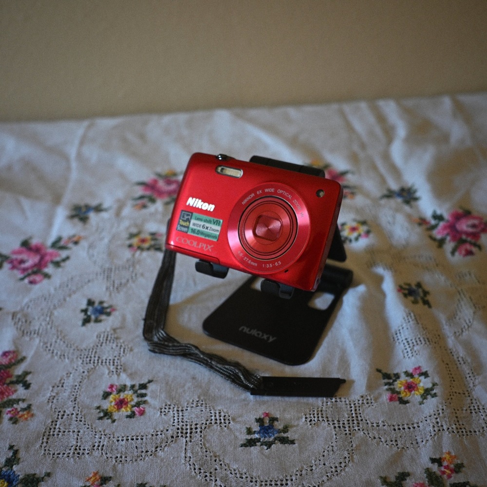 Nikon COOLPIX 16MP 6x Optical Zoom Digital Camera Red Bundle AS IS